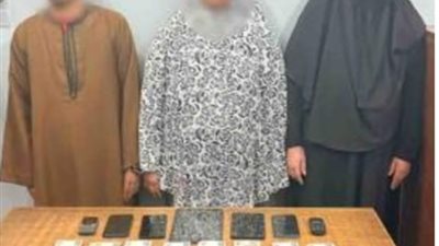 القبض على عصابة بالمنيا تخصصت في سرقة حسابات المواطنين وطلب أموال من أقاربهم