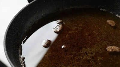 كيف يتحول زيت الطهي المُعاد استخدامه إلى مصدر للسموم؟