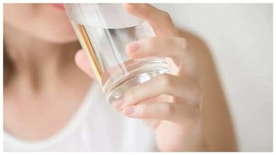 ليست قلة شرب الماء وحدها.. طبيب يكشف الأسباب الحقيقية وراء حصوات الكلى