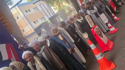 إقبال من الناخبين بمحافظة قنا للإدلاء بأصواتهم في انتخابات مجلس النواب 