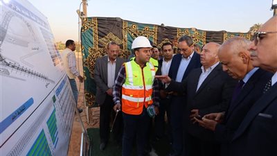 وزير النقل: إنشاء كباري أعلى المزلقانات الأكثر خطورة على شبكة السكك الحديدية