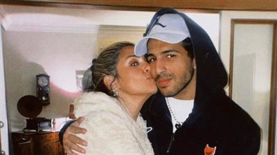 يا أقوى وأحسن ست.. كيف احتفل محمود ياسين جونيور بعيد ميلاد والدته؟