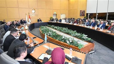 وزير الإسكان يتابع موقف مشروع منطقة الأعمال المركزية بالعاصمة الجديدة