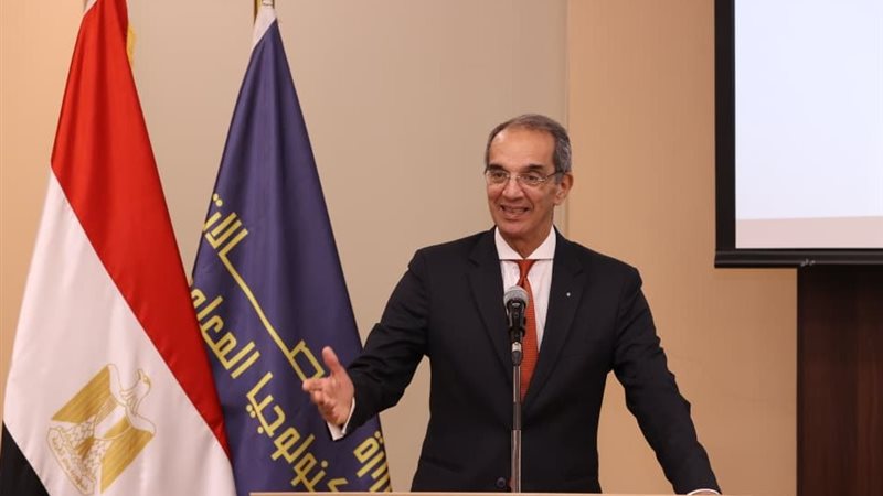 الدكتور عمرو طلعت،