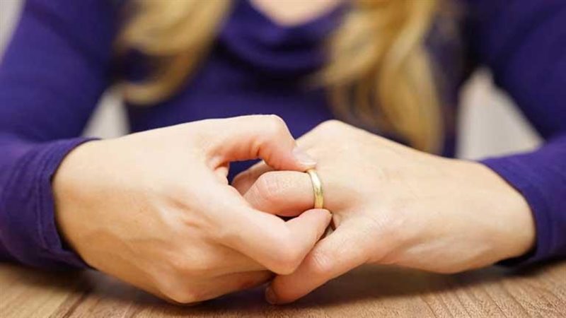 سيدة تطلب الخلع 