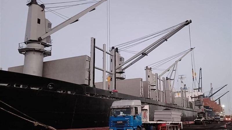 أول شحنة من الفحم