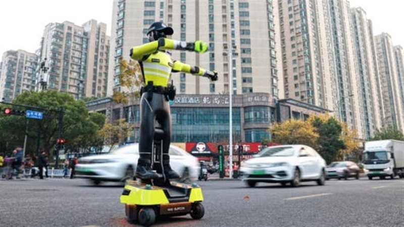 الصين تطلق روبوت