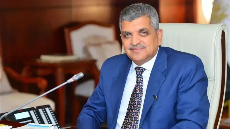 الفريق أسامة ربيع،