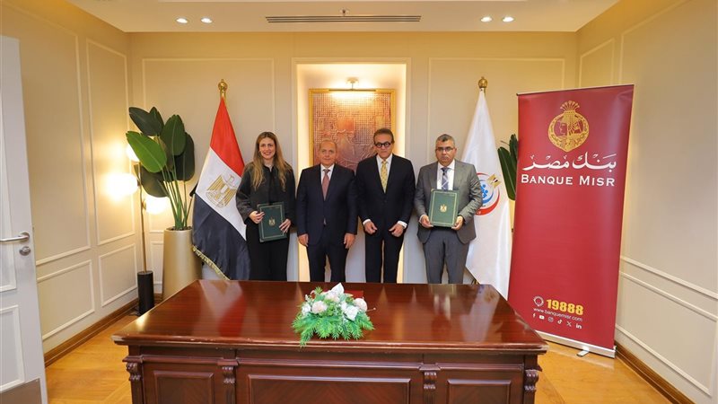 جانب من التوقيع