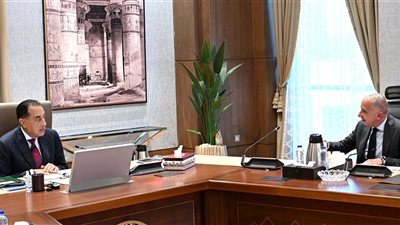 رئيس الوزراء يناقش عددا من الفرص الاستثمارية بـ