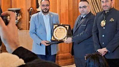 من القاهرة إلى العالم: أحمد ناصر الصوير يتوج بجائزتين دوليتين ووسام الاستحقاق في ملهم 2025