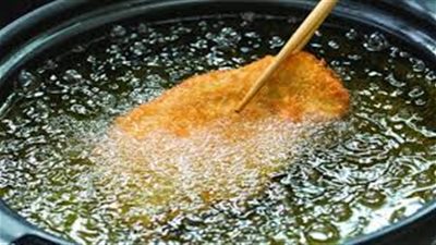 سلامة الغذاء تكشف حقيقة تحويل زيوت القلي المستعملة إلى زبدة صالحة للاستهلاك