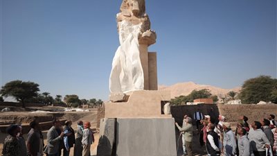 رفع الستار عن تمثالين نادرين للملك أمنحتب الثالث بالأقصر في احتفالية مهيبة