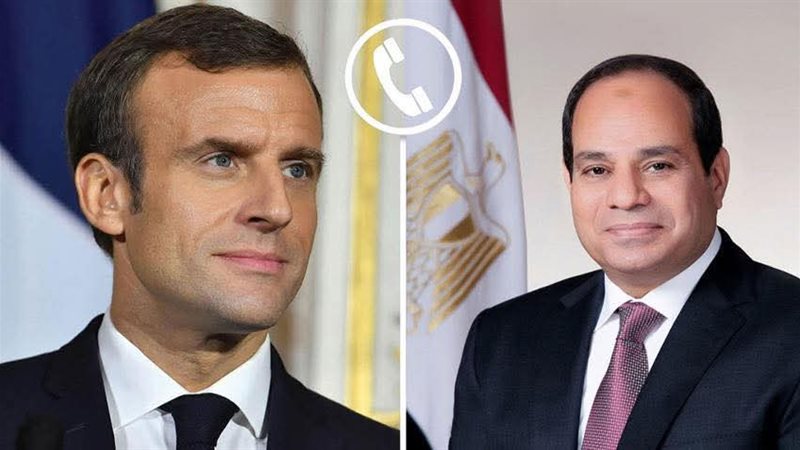 مكالمة هاتفية بين