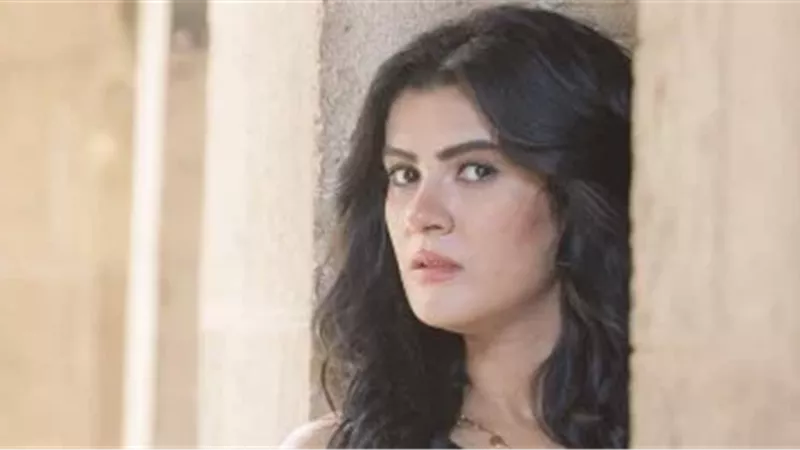 الفنانة ياسمين المصري