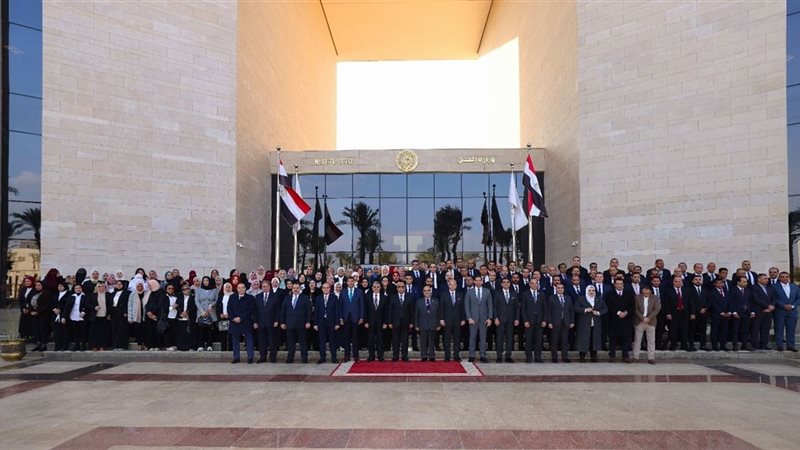 وزير العدل يشهد أداء