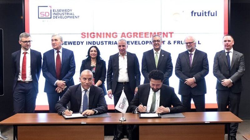 توقيع العقود