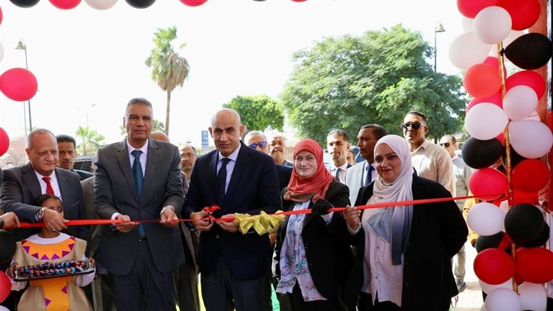 أثناء الافتتاح 