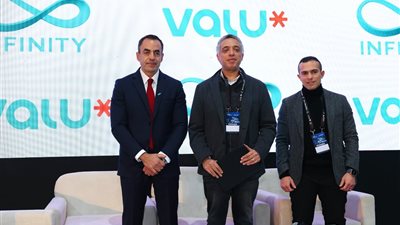 ڤاليو وإنفنيتي توقعان اتفاقية شراكة لتسهيل وصول العملاء إلى شواحن السيارات الكهربائية المنزلية وحلول الشحن