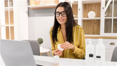 بشرة نضرة طوال اليوم: دليل بسيط للمرأة العاملة 