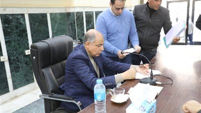محافظ المنيا يوجه بتوسعة المركز التكنولوجي بملوي وصرف مساعدات عاجلة
