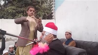 نقطة على القرآن.. فيديو يهزّ باكستان ويُفجّر الغضب حول القارئ محمد الملاح