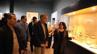 محافظ المنيا يتفقد متحف آثار ملوي ويشيد بـ950 قطعة تعكس عبقرية المصري القديم