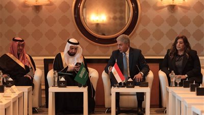 وزير السياحة ونظيره السعودي يبحثان تنظيم رحلات الحج والعمرة 