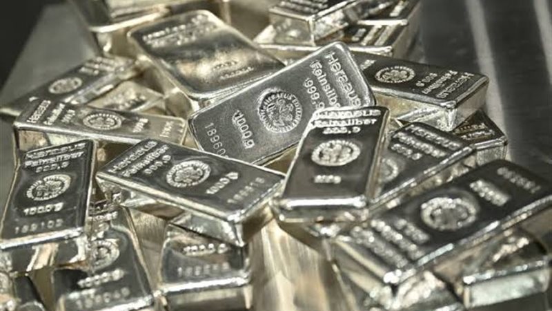 الذهب والفضة والدولار