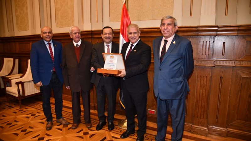 تكريم هيئة مكتب الشيوخ