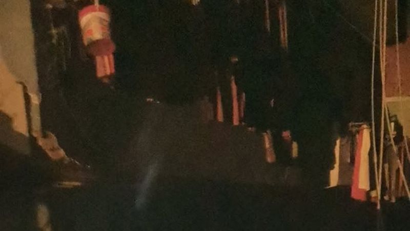 جزء من المنزل المنهار