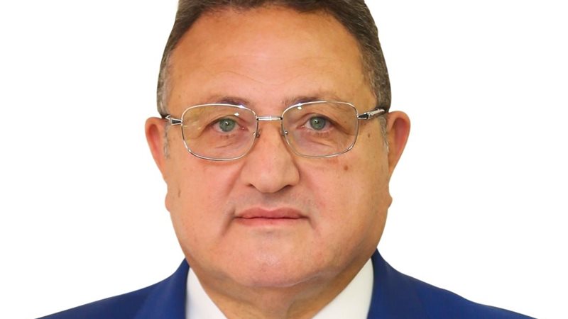 مدحت قمر رئيس البنك