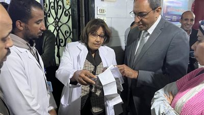 محافظ قنا يفاجئ المستشفى العام لمتابعة الخدمات الصحية ويوجه بمواجهة الشائعات