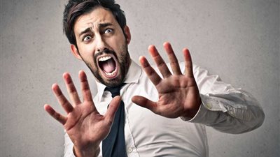  9 كلمات تكسر سلطان الخوف.. ماذا تفعل إذا أخافك شخص قوي؟