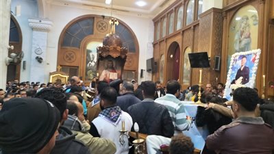 الحزن يخيم على بني مزار.. تشييع جثمان مينا جاد ضحية الهجرة غير الشرعية بالمنيا