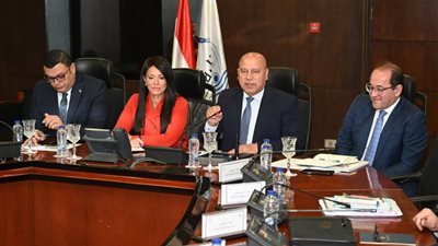 وزير الصناعة: إلزام المصانع المخالِفة بإنشاء محطات معالجة قبل الصرف على الشبكة العمومية