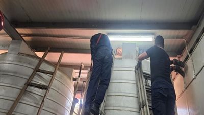 لفتة إنسانية.. الأمن ينقذ عاملين احتجزا داخل خزان مياه بالسيدة زينب