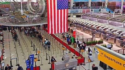 عاصفة ثلجية تضرب أميركا بقوة.. إلغاء أكثر من ألف رحلة وتأهب شامل في عطلة عيد الميلاد