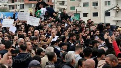 الساحل السوري يشتعل بالمظاهرات.. دعوات لـ“تقرير المصير” واحتكاكات في اللاذقية وسط استنفار أمني