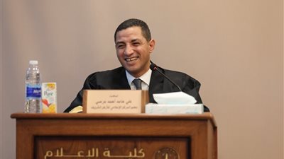 بحضور قيادات الأزهر.. منح الباحث علي حامد ماجستير بامتياز عن توظيف الذكاء الاصطناعي بالإعلام