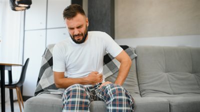 بطن بارزة في نهاية اليوم.. هل هي دهون أم انتفاخ عابر؟