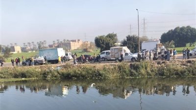 مصرع 3 أشخاص إثر سقوط ميكروباص في ترعة المريوطية بالبدرشين