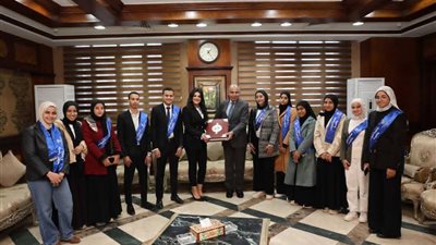 محافظ المنيا يلتقى الطلاب الفائزين بمنح «جامعة اللوتس» ويحثهم على مواصلة التميز