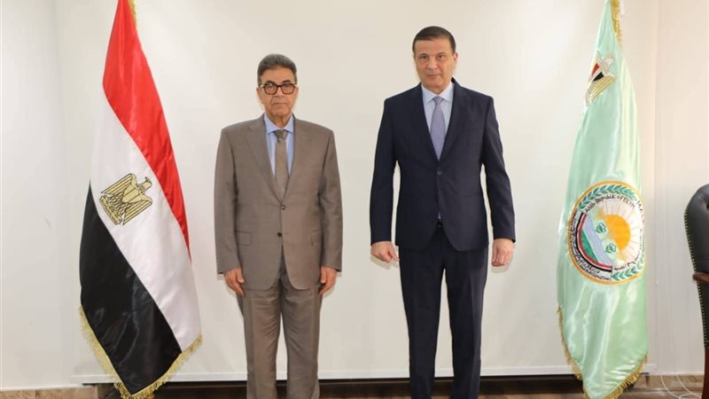 وزير الزراعة ونقيب