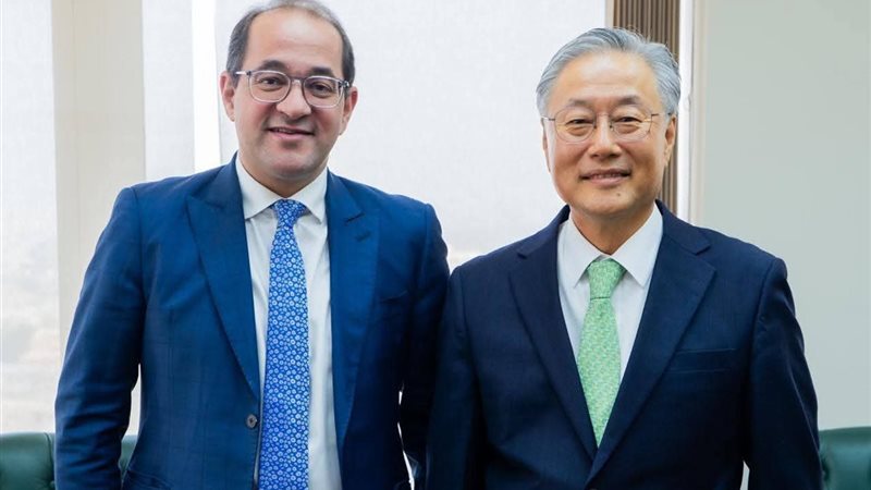 وزير المالية مع كيم