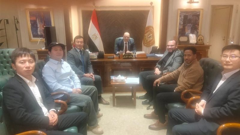 وفد من إدارة شركة