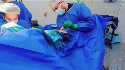 جراحة دقيقة تنقذ شابًا من كسر مركب بالفخذ في مستشفى مغاغة العام