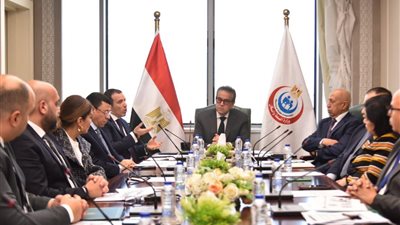 وزير الصحة: أطقم الإسعاف خط الدفاع الأول في مواجهة الطوارئ والأزمات