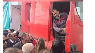 أنجلينا جولي في رفح.. حديث مع سائق شاحنة يشعل جدلاً عن نواياها الحقيقية