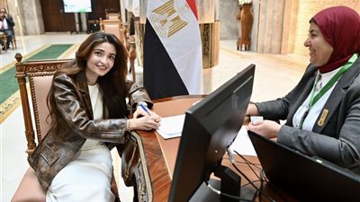 إيرين سعيد تتسلم كارنيه عضوية نواب 2026 وتؤكد: الصحة والتعليم في صدارة الأولويات